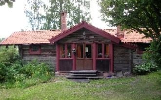 Charmig timmerstuga i naturskyddat områden