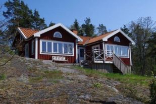 Barnviksby Värmdö. Idyllische Lage, Privatsteg