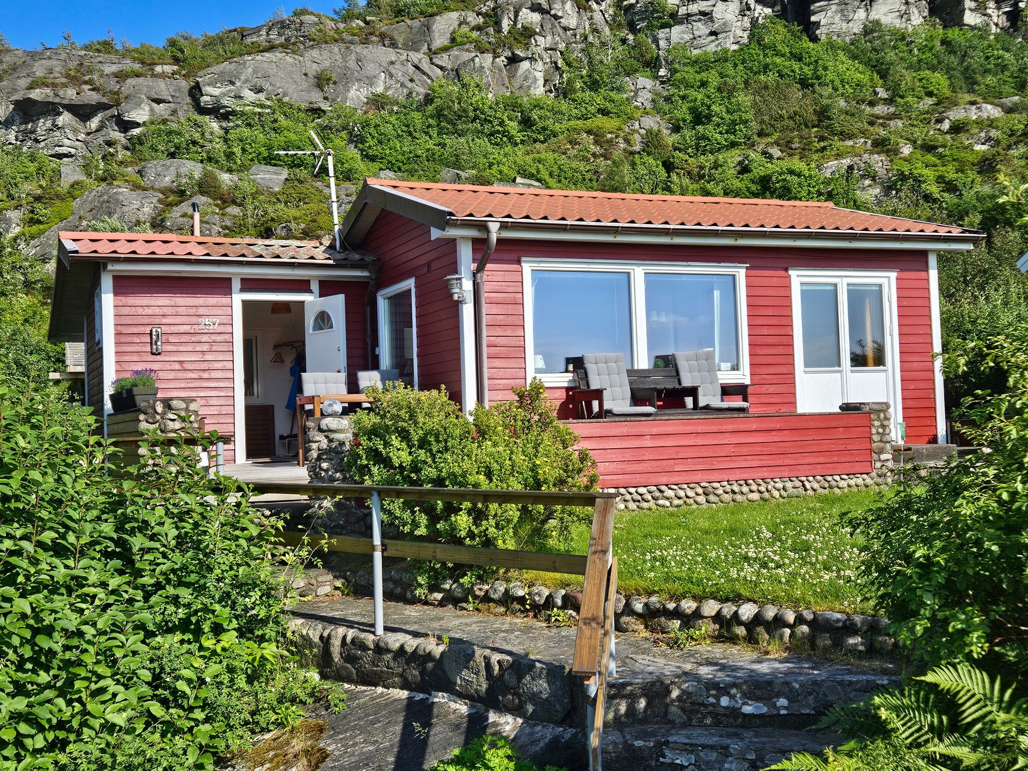 Stuga i Bohuslän med underbar havsutsikt