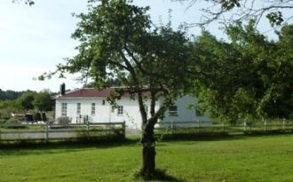 "Eget stenhus" med lugnt läge ca 20 km fr Visby