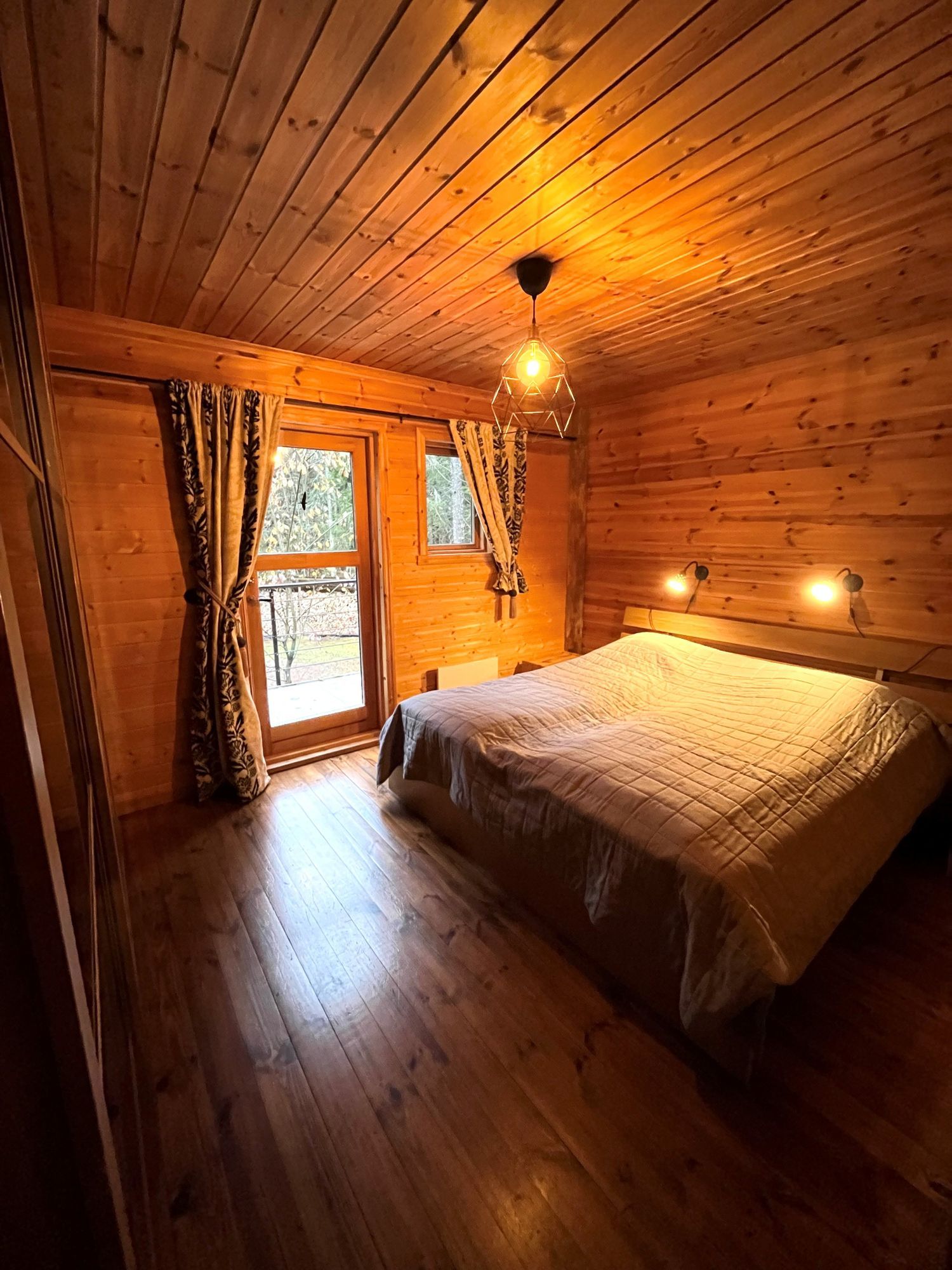 Semesterhus i avskilt läge med motorbåt badtunna – bild 4 av 19