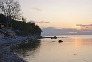 Hus vid Högklint, nära hav och Visby