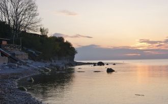 Hus vid Högklint, nära hav och Visby
