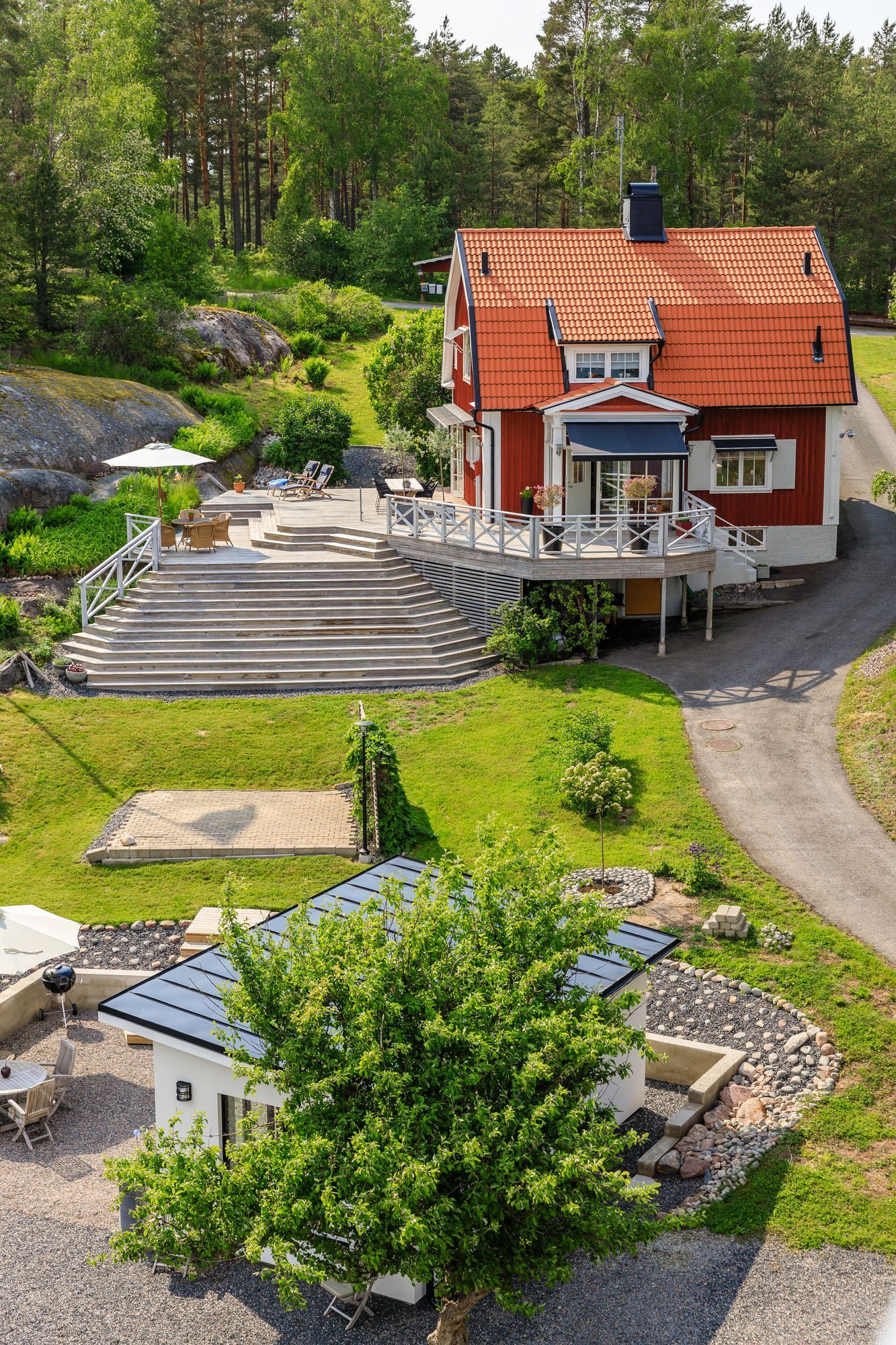 Vackert skärgårdshus med havstomt och egen badö – bild 10 av 24