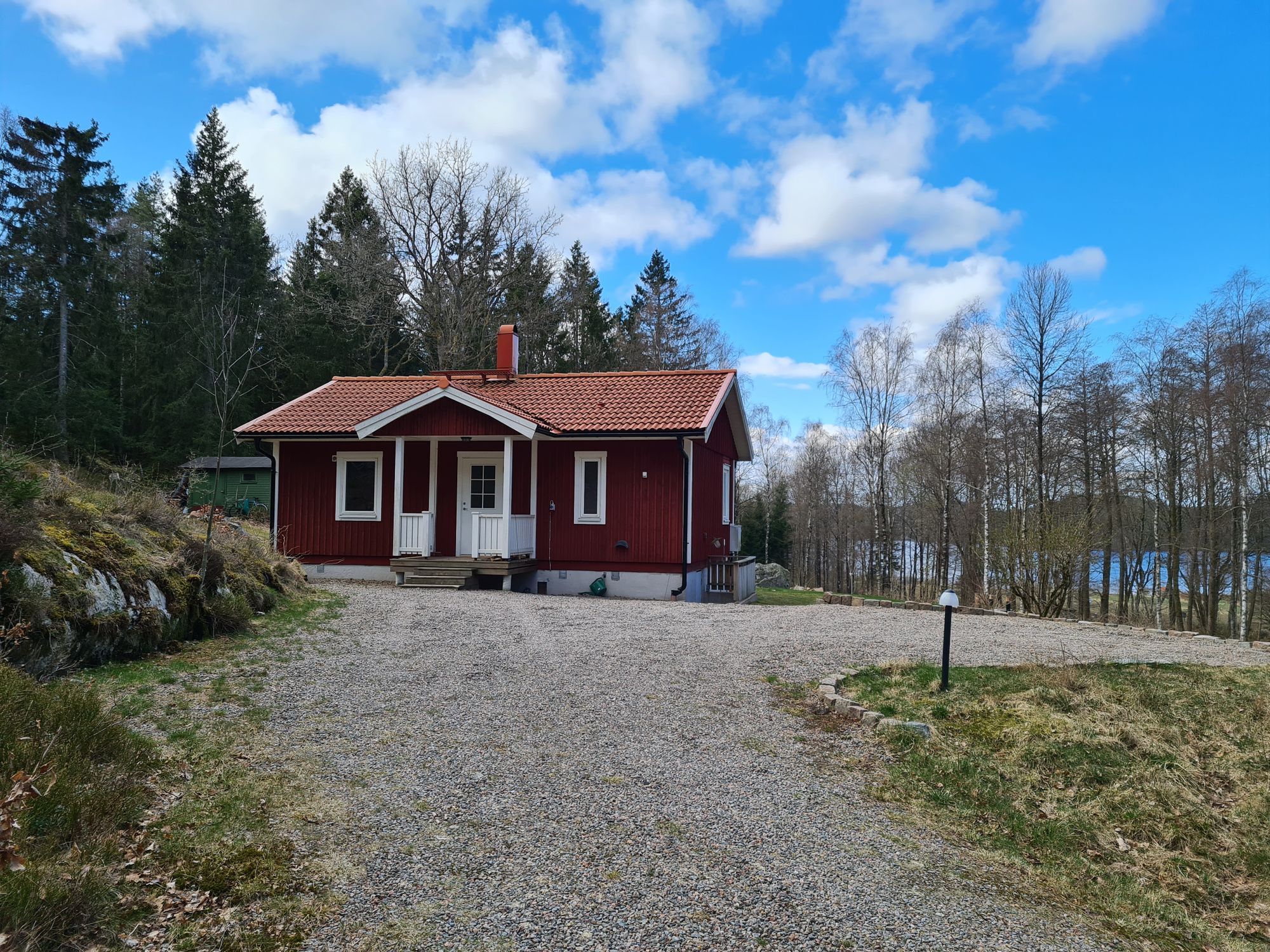 Mysig stuga i Svartedalens naturreservat – bild 14 av 16