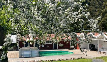 Hus från 1850 med pool och bastu