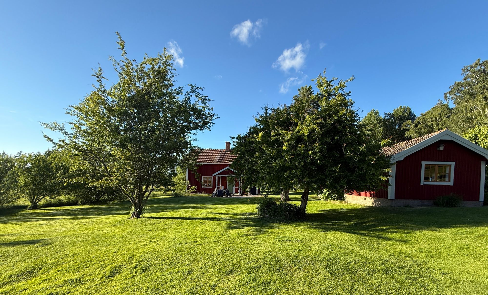 Torp på landet med närhet till naturliv och sjö. – bild 2 av 13