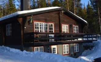 FUNÄSDALEN - charming log cabin with 10 + 2 beds
