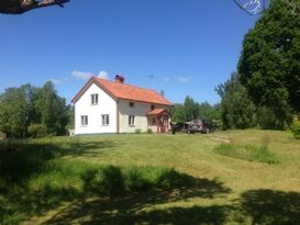 Wonderful setting by the lake and private forest