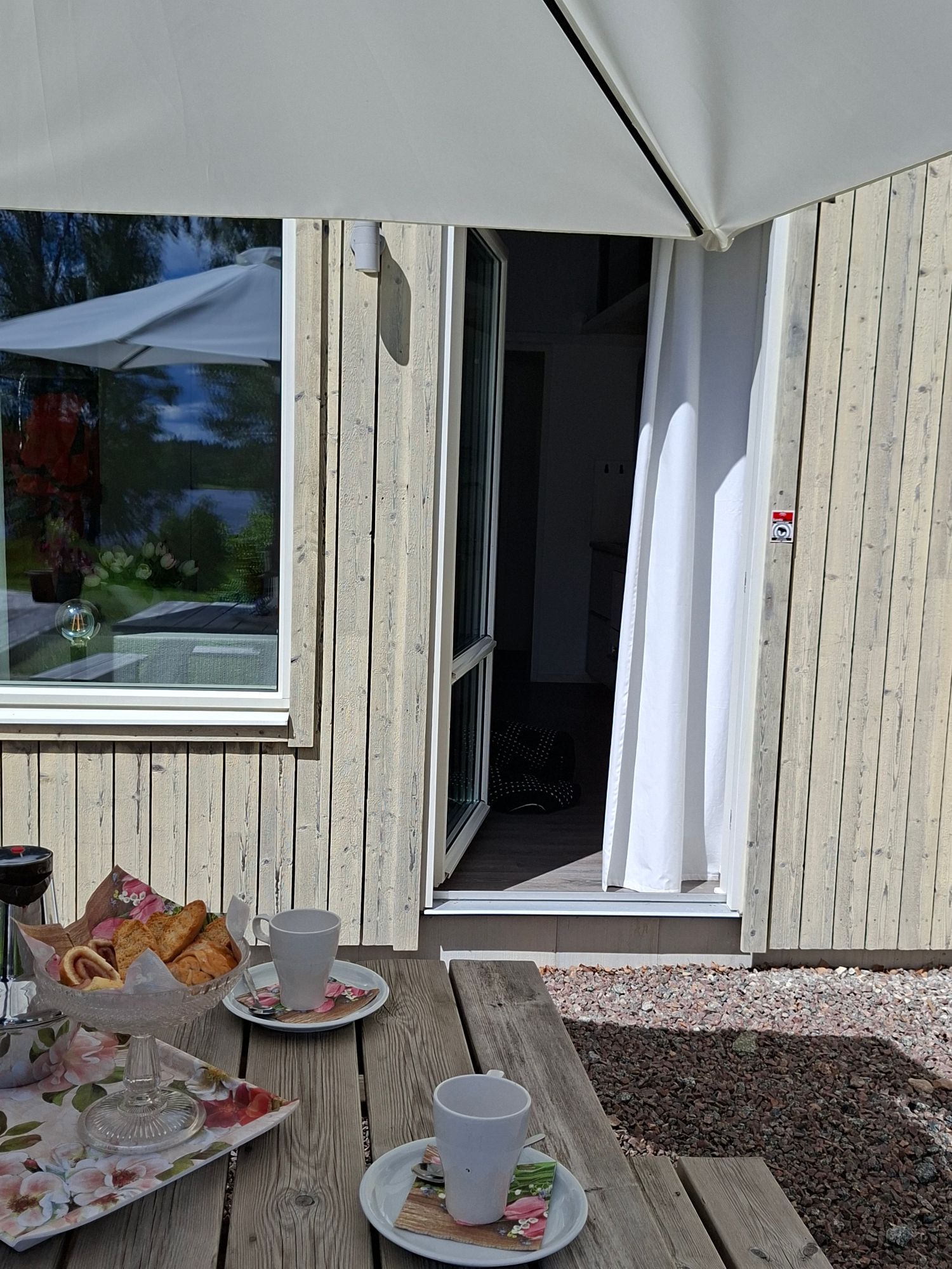 Toppmodernt fritidsboende – bild 3 av 24