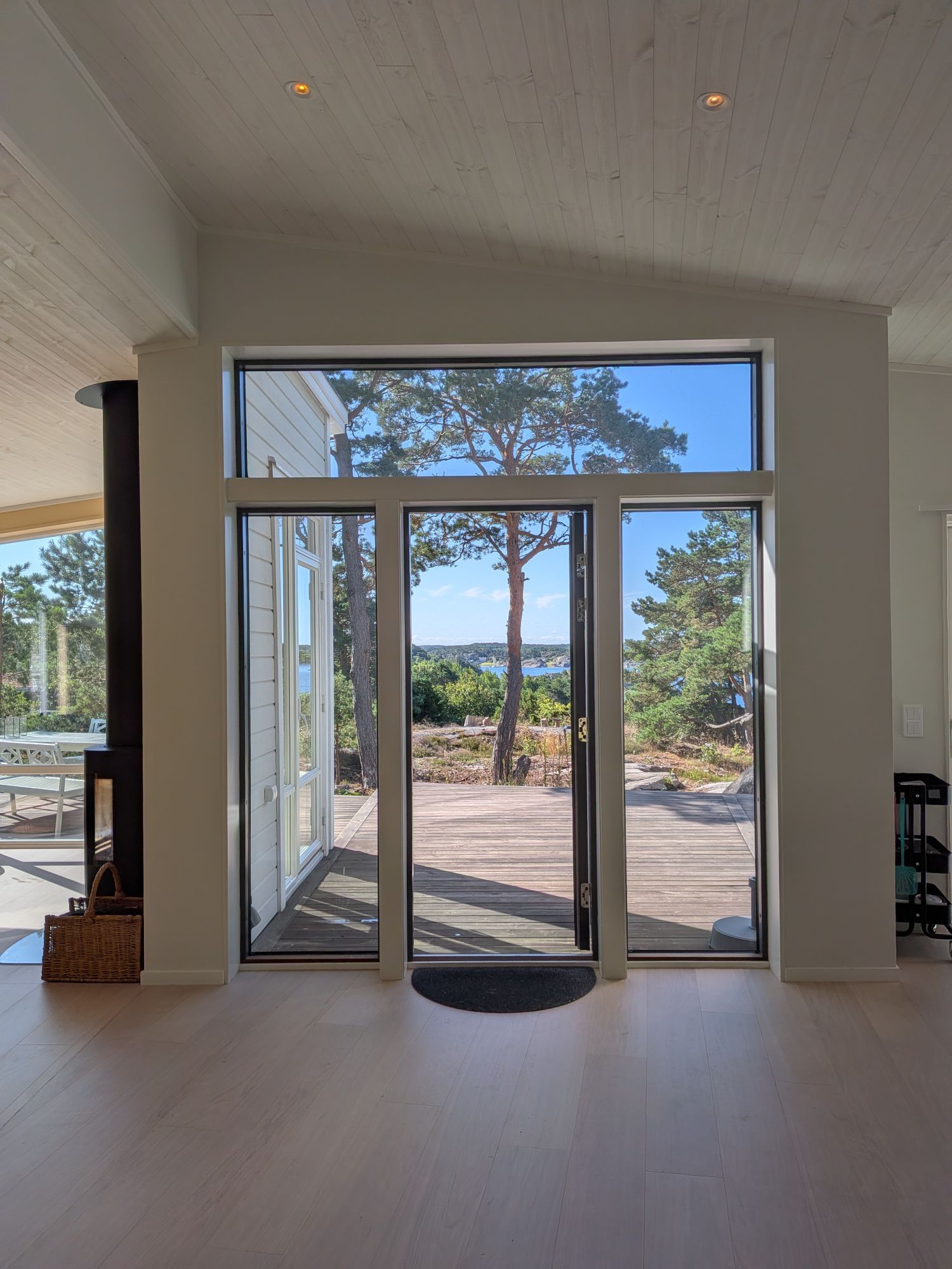 Arkitektritad stuga med havsutsikt nära Grebbestad – bild 12 av 24