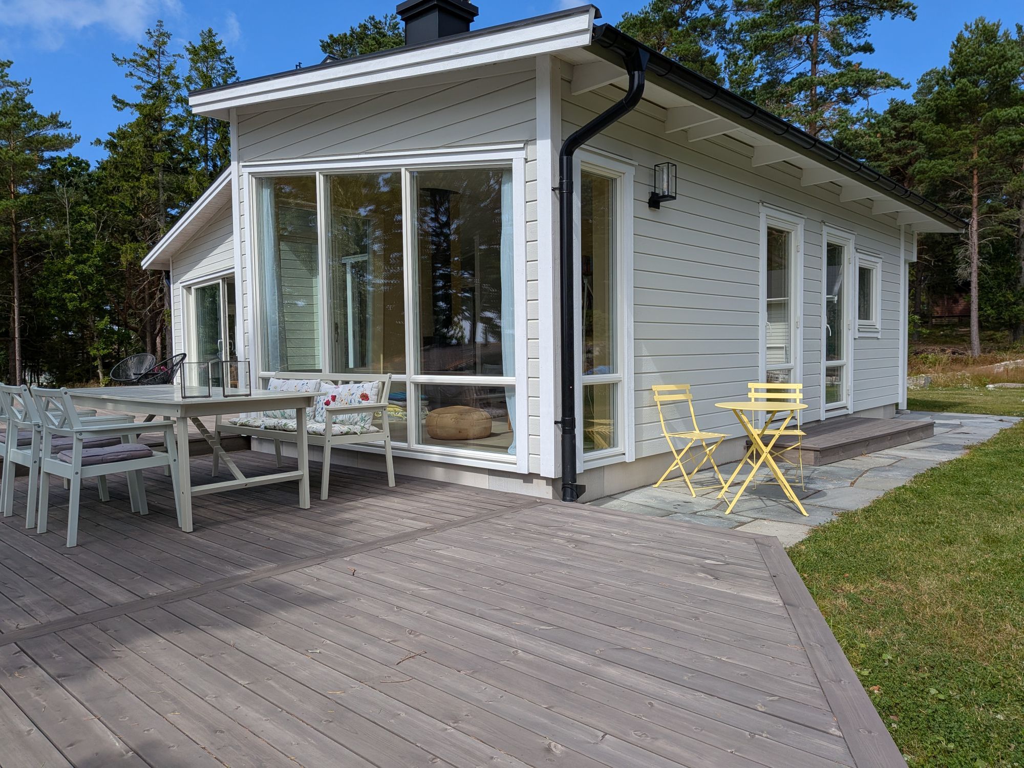 Arkitektritad stuga med havsutsikt nära Grebbestad – bild 5 av 24