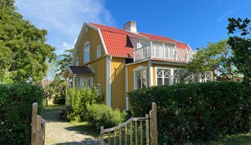 Villa med separat gårdshus