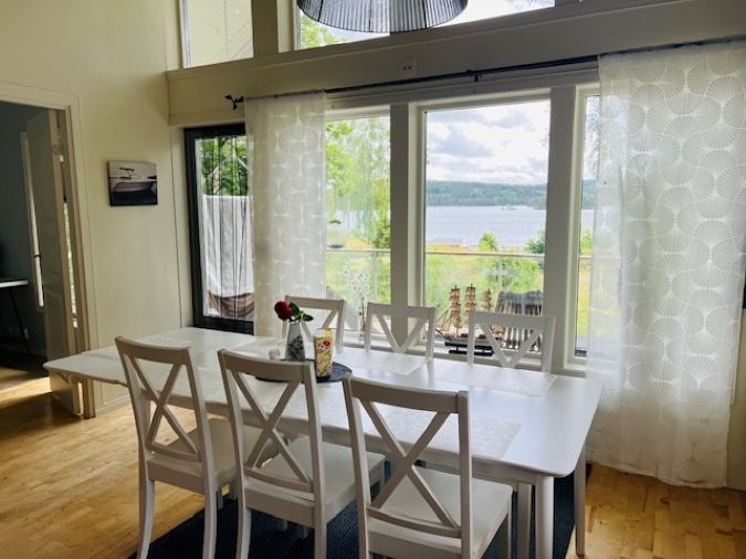 Hus vid Värmelns strand i Värmskog-Värmland – bild 12 av 24