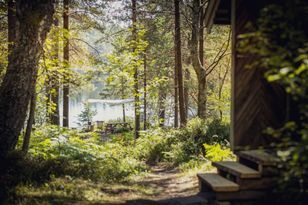 Camping cottages with lovely lake view!