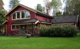 HUS VID ISABERG GOLFKLUBB OCH SKIDBACKE