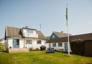 Sommarhus med strandtomt i Böste