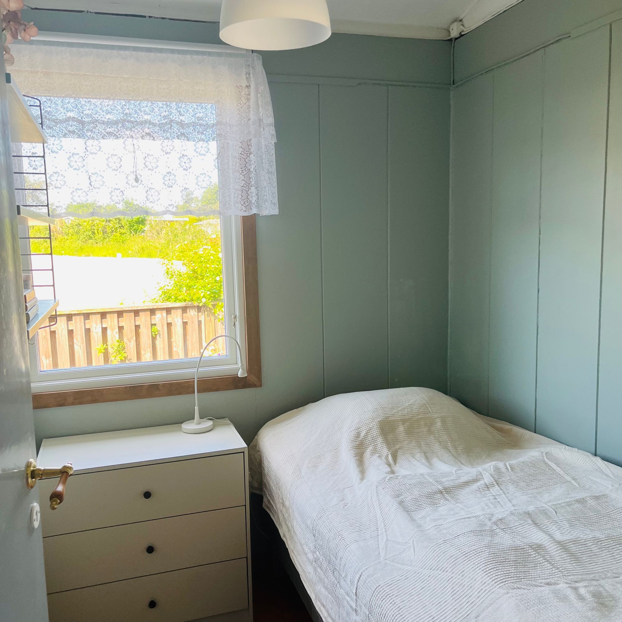 Mysig och havsnära sommarstuga i Kårehamn/Petgärde – bild 9 av 21