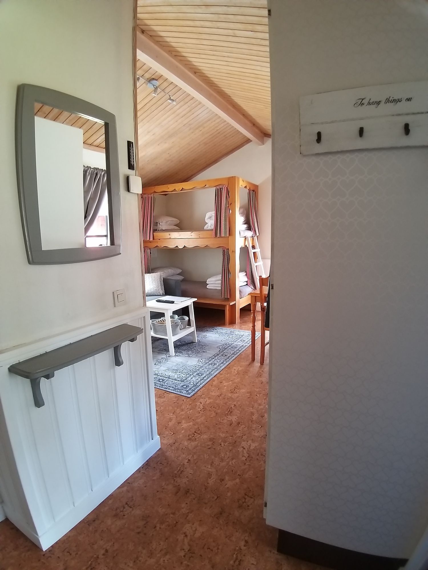 Mysig stuga på Sollerön🏡 250 m till Morgondoppet! – bild 12 av 24