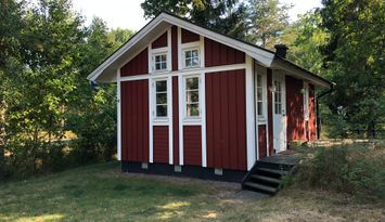 Mysig stuga nära havet