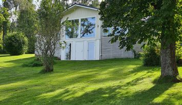 Sjötomt vid Sommen. Egen brygga. Hund & barnvänlig