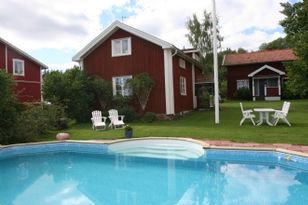 Stuga i Vikarbyn med pool och utsikt över Siljan