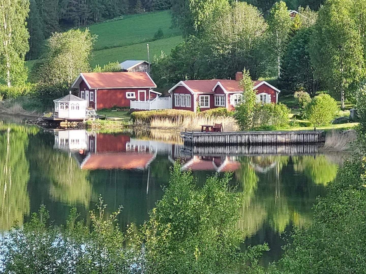 ”Skeppsklockan” modern stuga vid havet