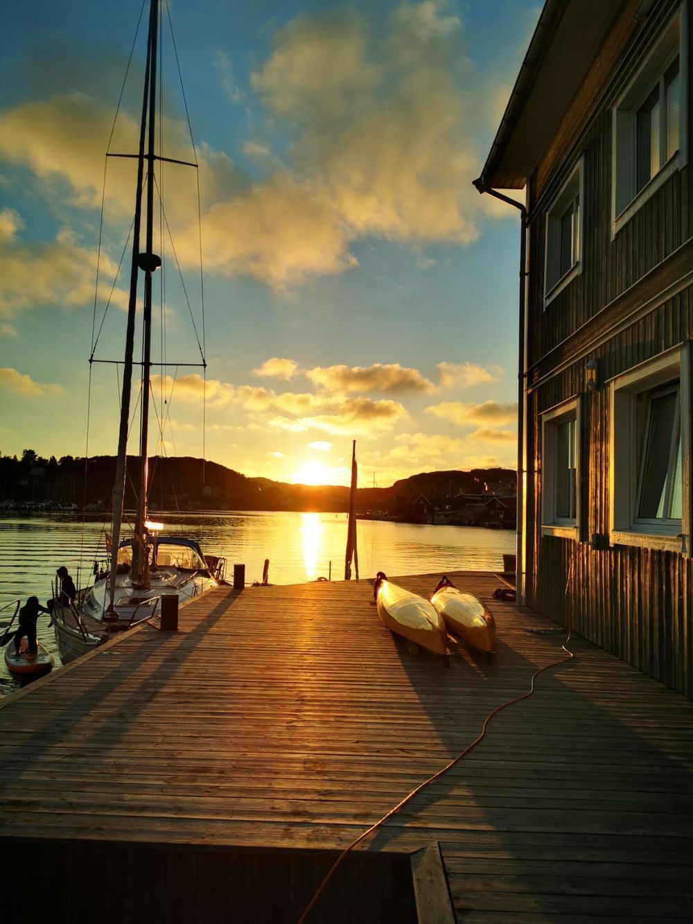 Havet, två meter från - med egen brygga. – bild 15 av 20