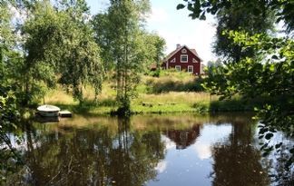 Stuga  södra Småland  vid Ronnebyån en äkta idyll