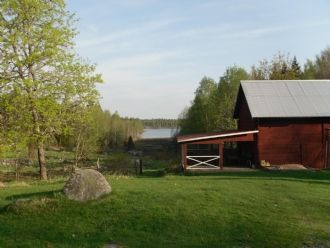 Sjönära 1800-tals gård i fantastisk natur. – bild 2 av 10