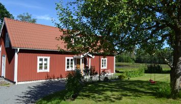 Stuga i Småland nära sjö och skog