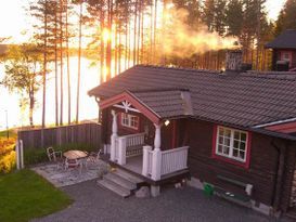 hög standard, strandnära vid sjö, lugnt!