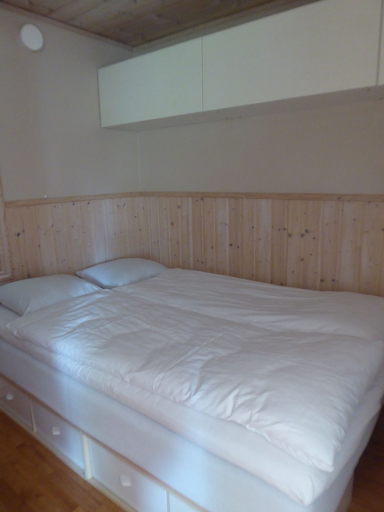 Underbart fritidshus vid idyllisk sjö – bild 8 av 13