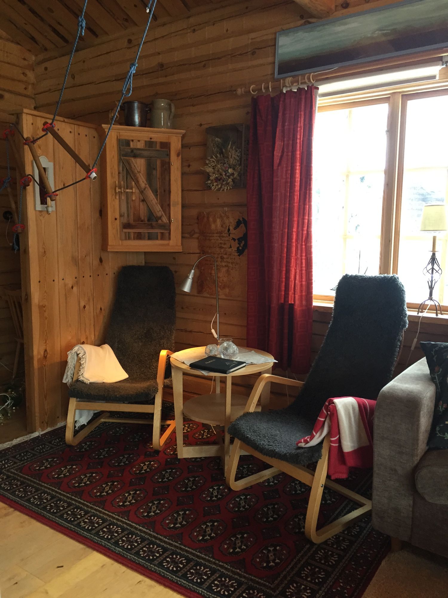 Rymlig timmerstuga i Hållan, Funäsdalen – bild 10 av 24