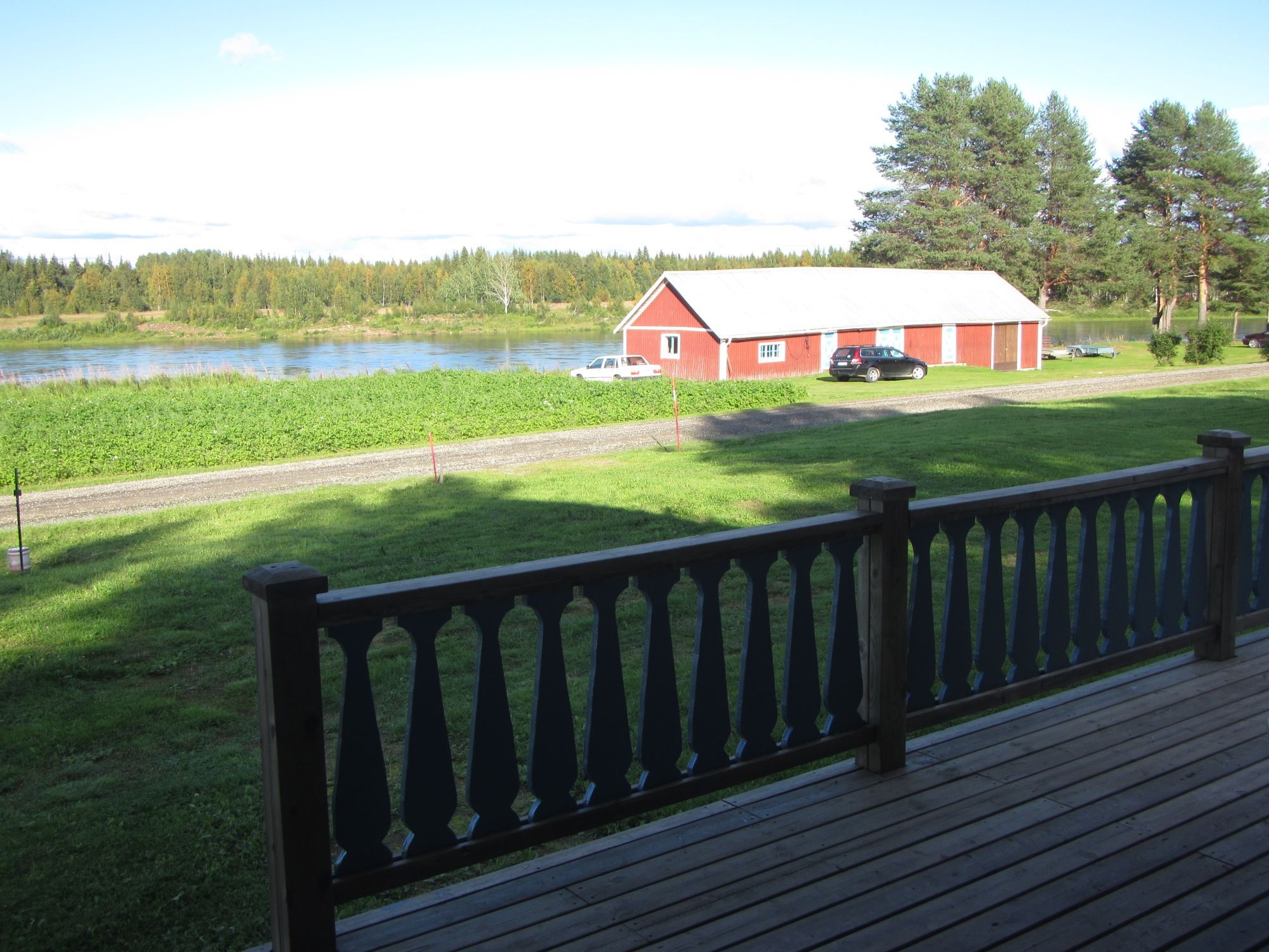Rofylld fräsch stuga i pittoreska Tornedalen – bild 6 av 19