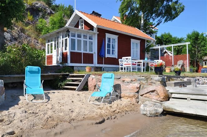 Charmig Sjöstuga på Dalarö, vid havet, egen strand – bild 2 av 18