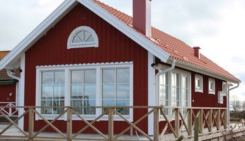 Charmig kuststuga med magisk havsutsikt.