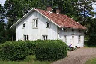 Herrgårdsflygel 1700-talsgård unik miljö, Bjurbäck – bild 2 av 14