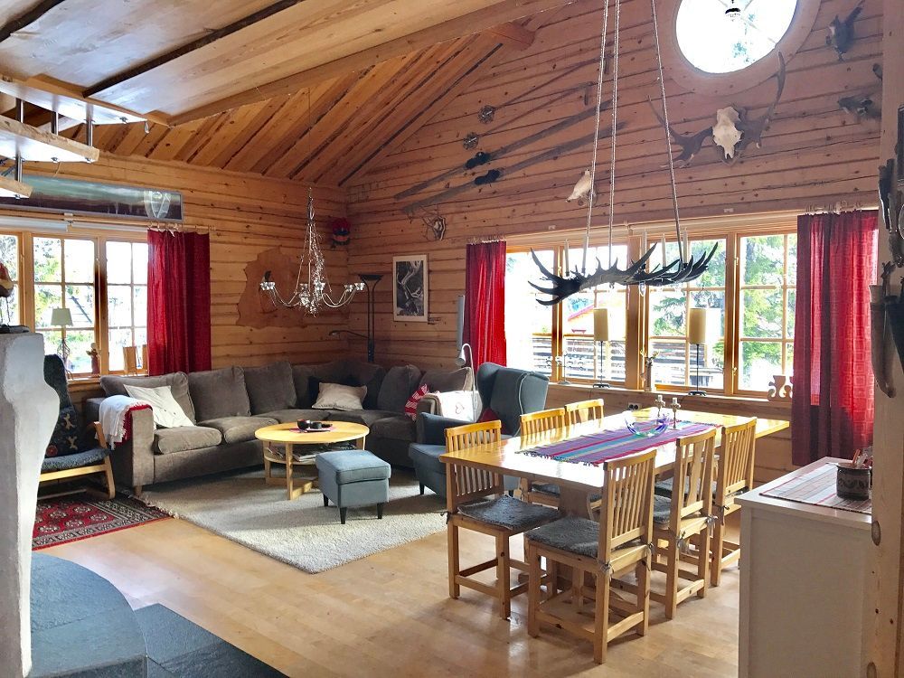 Rymlig timmerstuga i Hållan, Funäsdalen – bild 3 av 24