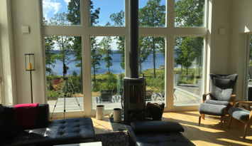 Hus vid sjön Sommen