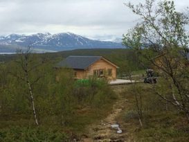 Mysig stuga i fjällvärlden Abisko