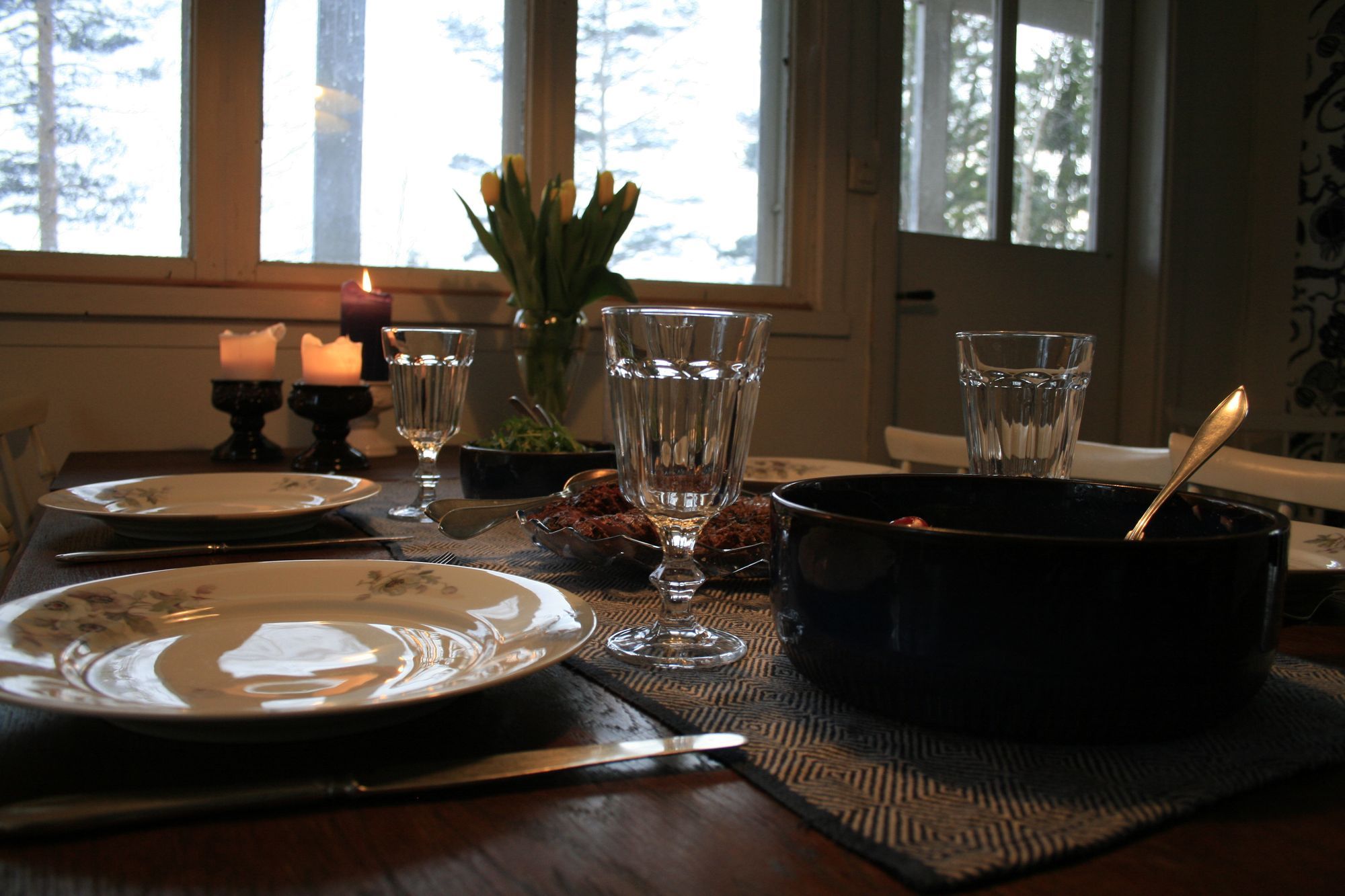 Sjötomt, roddbåt & bastu i lantlig skogsmiljö. – bild 18 av 24