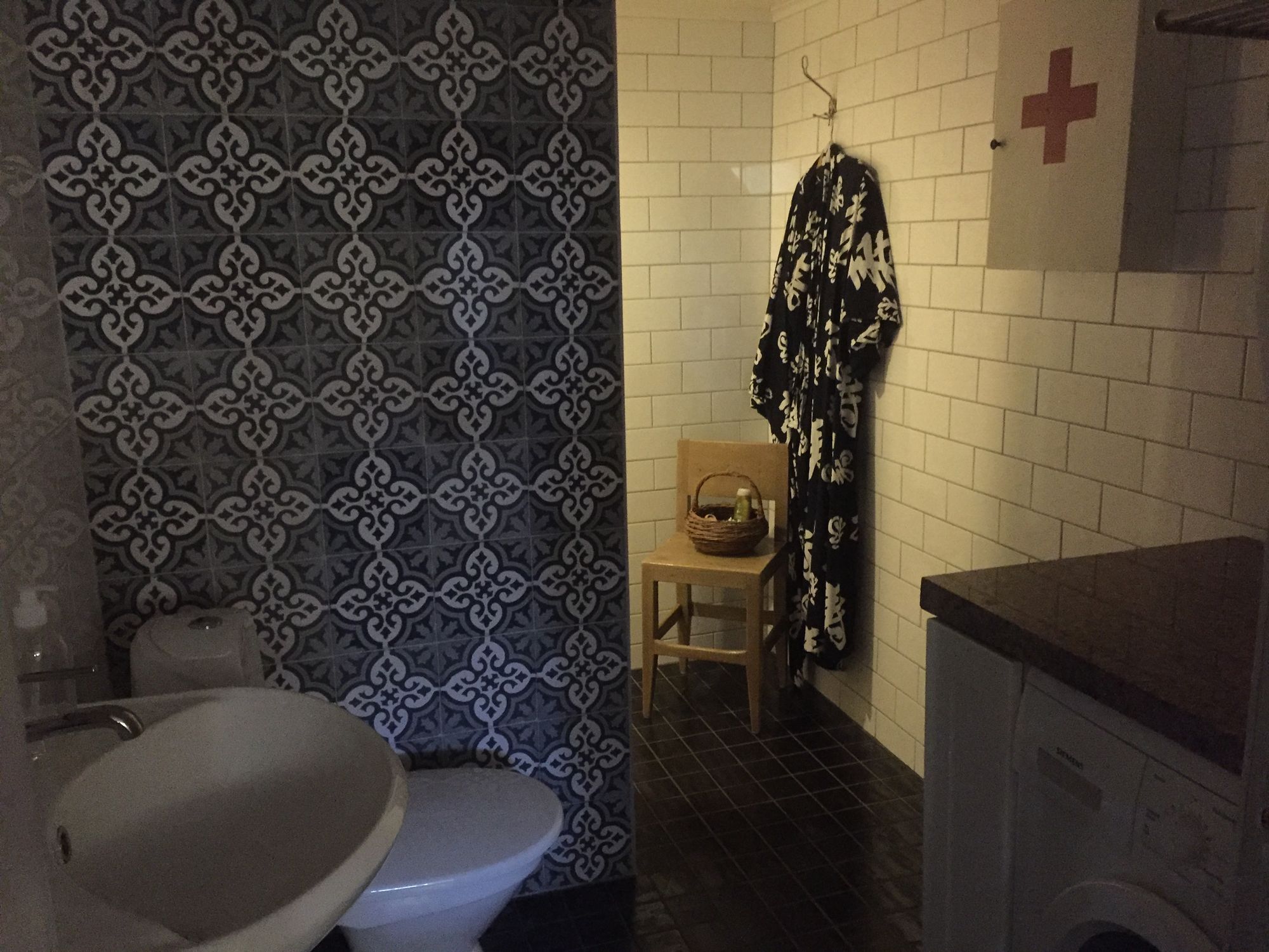 Sjötomt, roddbåt & bastu i lantlig skogsmiljö. – bild 5 av 24