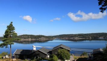 Chalet med strand, havsutsikt och svampskogar