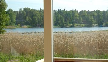 30 meter till havet. Roddbåt m motor. Diskmaskin.