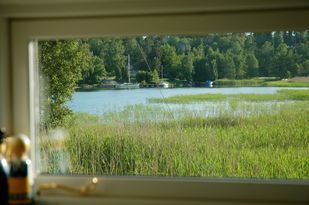 25 meter från havet. Roddbåt + kanot. Diskmaskin.