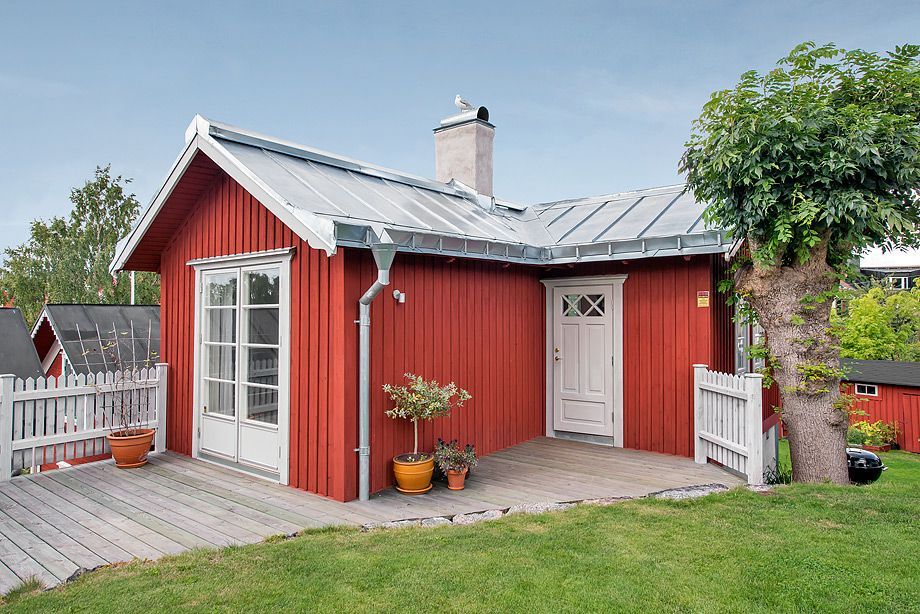 Centrala Vaxholm med utsikt över hamnen och havet – bild 3 av 19