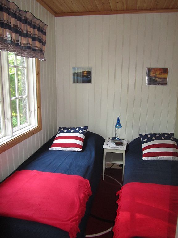 Sommarstuga på sjötomt – bild 3 av 15