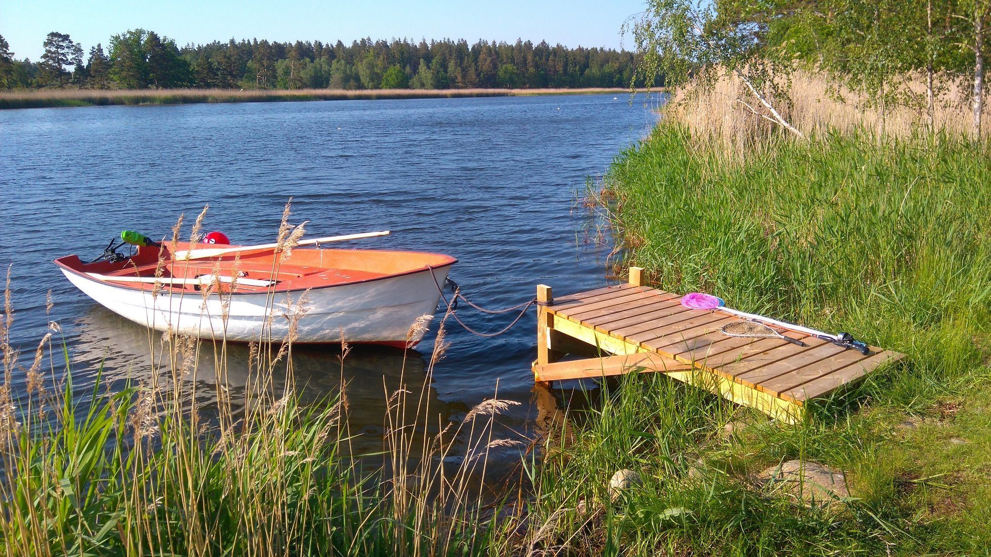Strandstuga, egen sjötomt, sandstrand,brygga o båt – bild 15 av 24