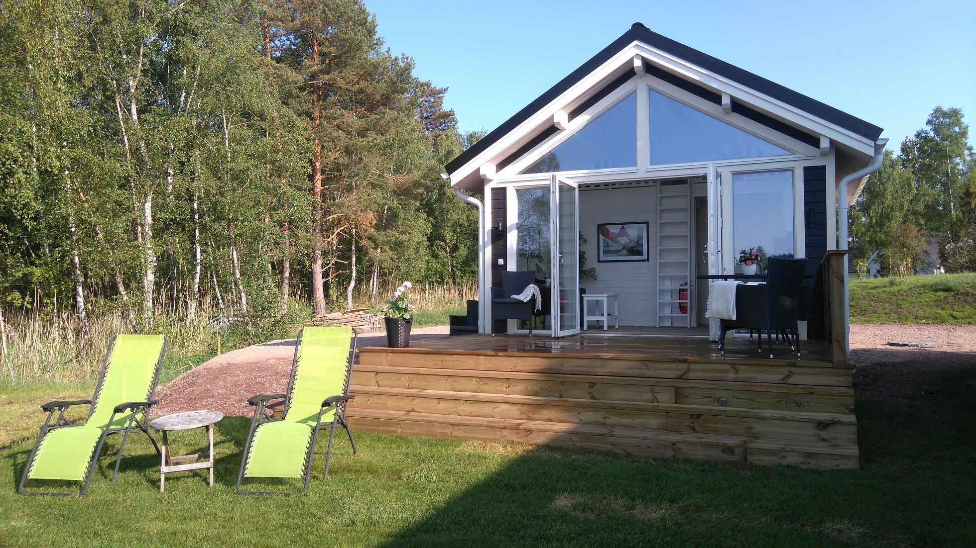 Strandstuga, egen sjötomt, sandstrand,brygga o båt – bild 5 av 24